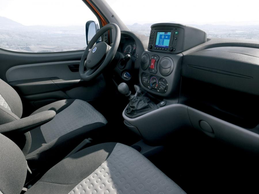  Fiat Doblo Panorama 2005 года  (фото 2 из 14)